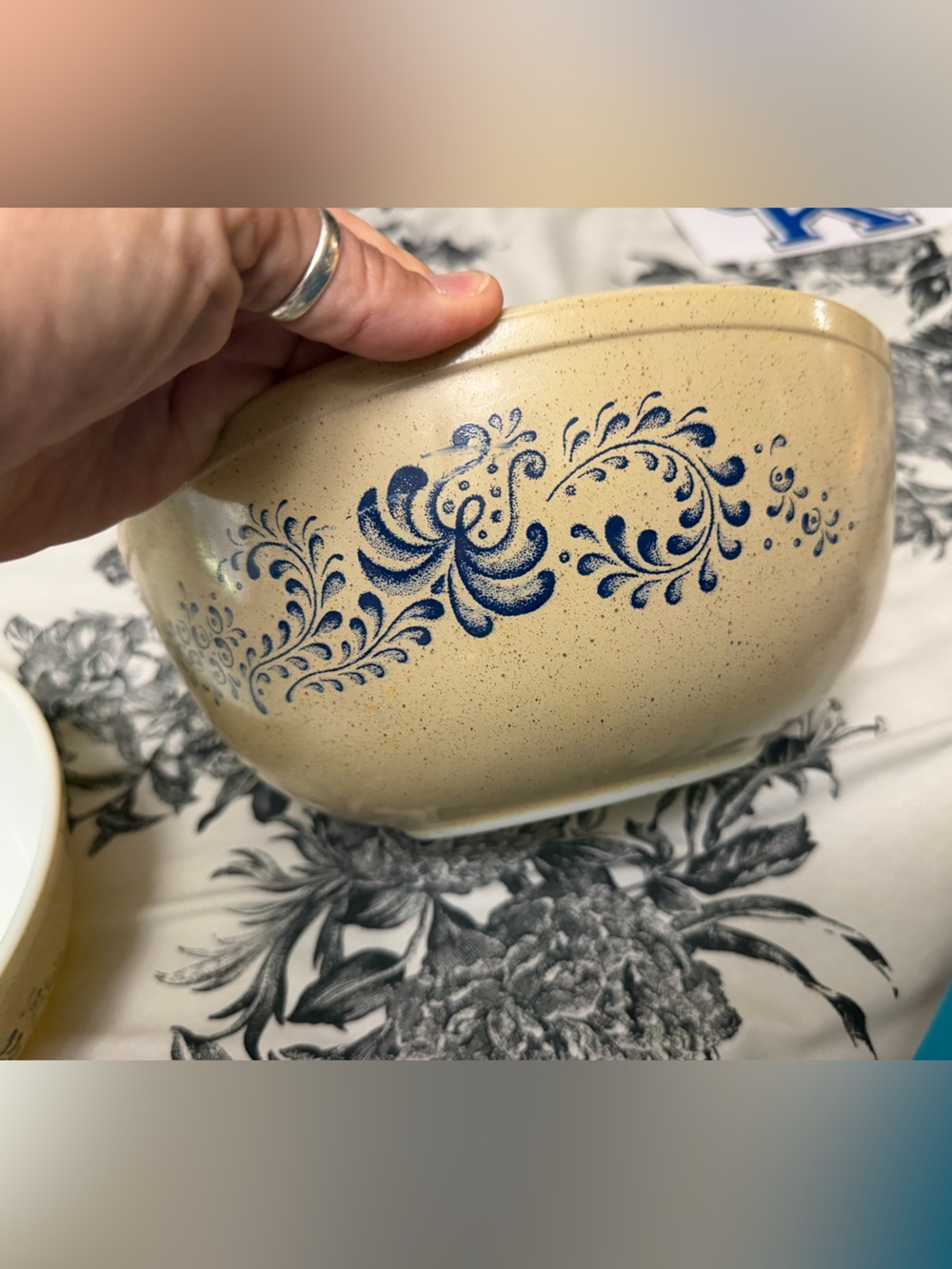Pyrex homestead nesting bowl
